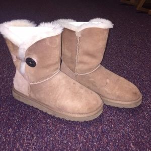 Short Chestnut UGG Bailey Button Boots